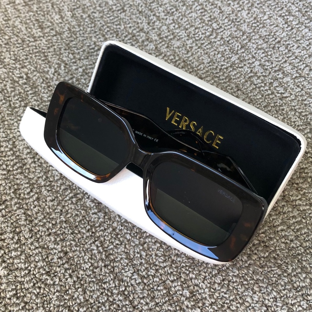 Sunglass